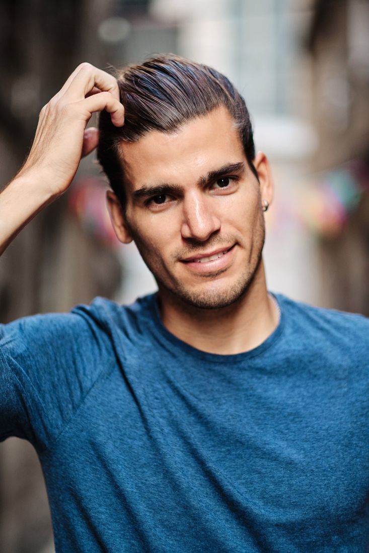 Hombre joven con prótesis capilar natural - Rodeni Capilar Puebla